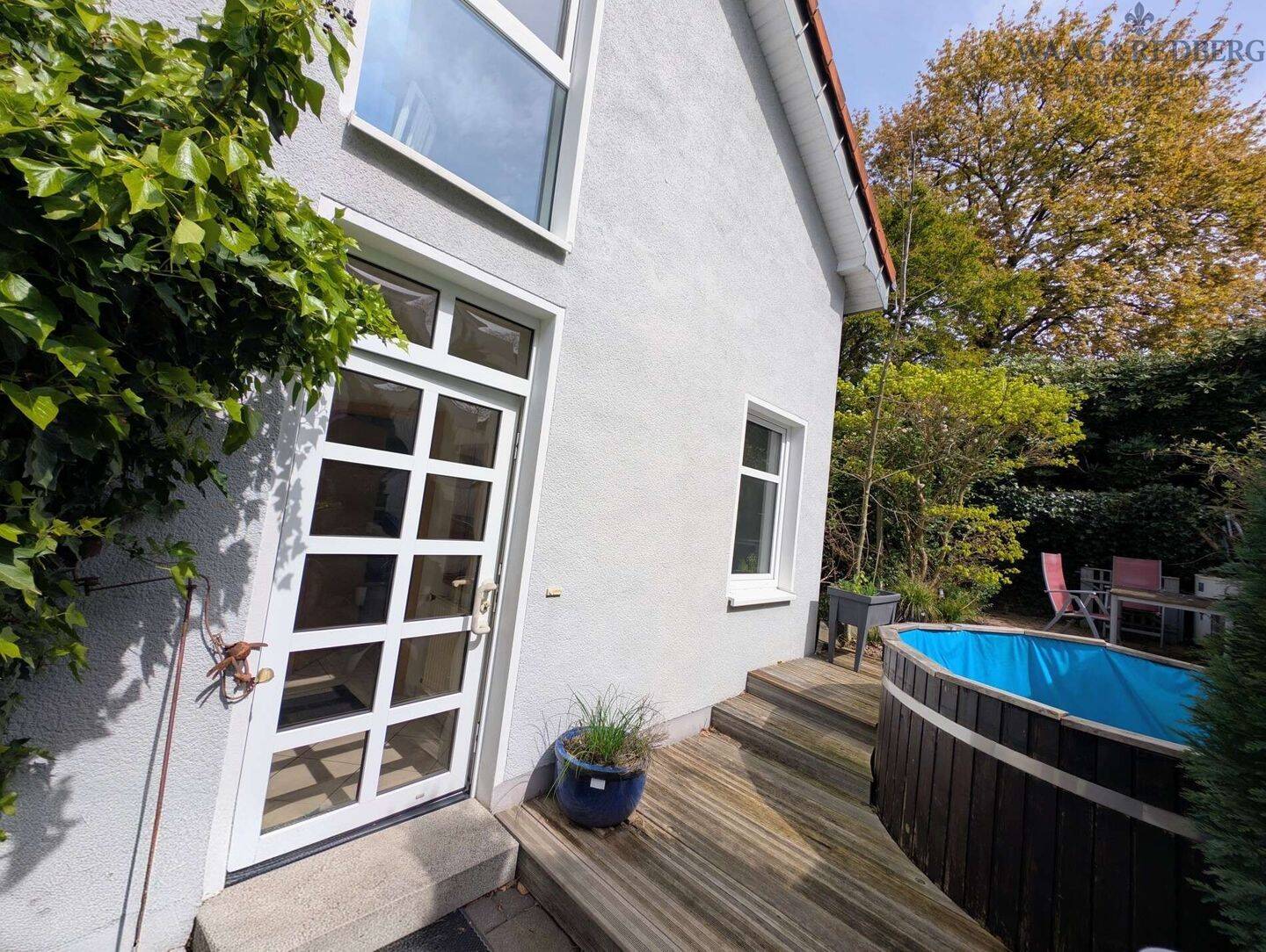Traumhafte Maisonette mit eigenem Garten, Pool und Dachterrasse in begehrter Lage von Moitzfeld, 51429 Bergisch Gladbach