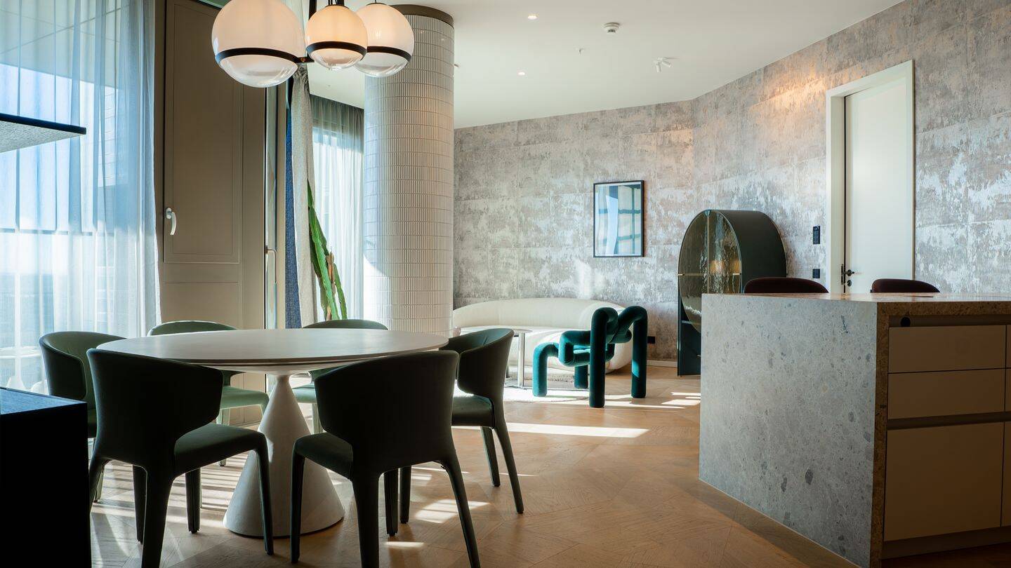 In einem Kunstwerk wohnen – vollmöbliert – Design-Wohnung im FOUR, 60311 Frankfurt am Main (Altstadt Innenstadt)