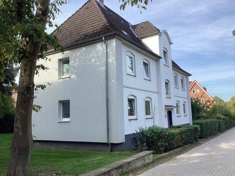 Wohn(t)raum: sanierte und gut geschnittene 2-Zimmer-Wohnung, sofort anmietbar!, 23560 Lübeck (Moisling Sankt Jürgen)