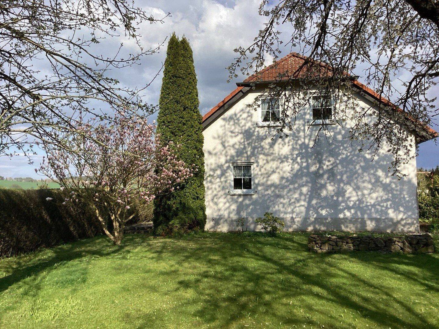 Freistehendes EFH im Landhausstil: weitläufiges Grundstück am Feldrand, Doppelgarage & Carport, 99444 Blankenhain