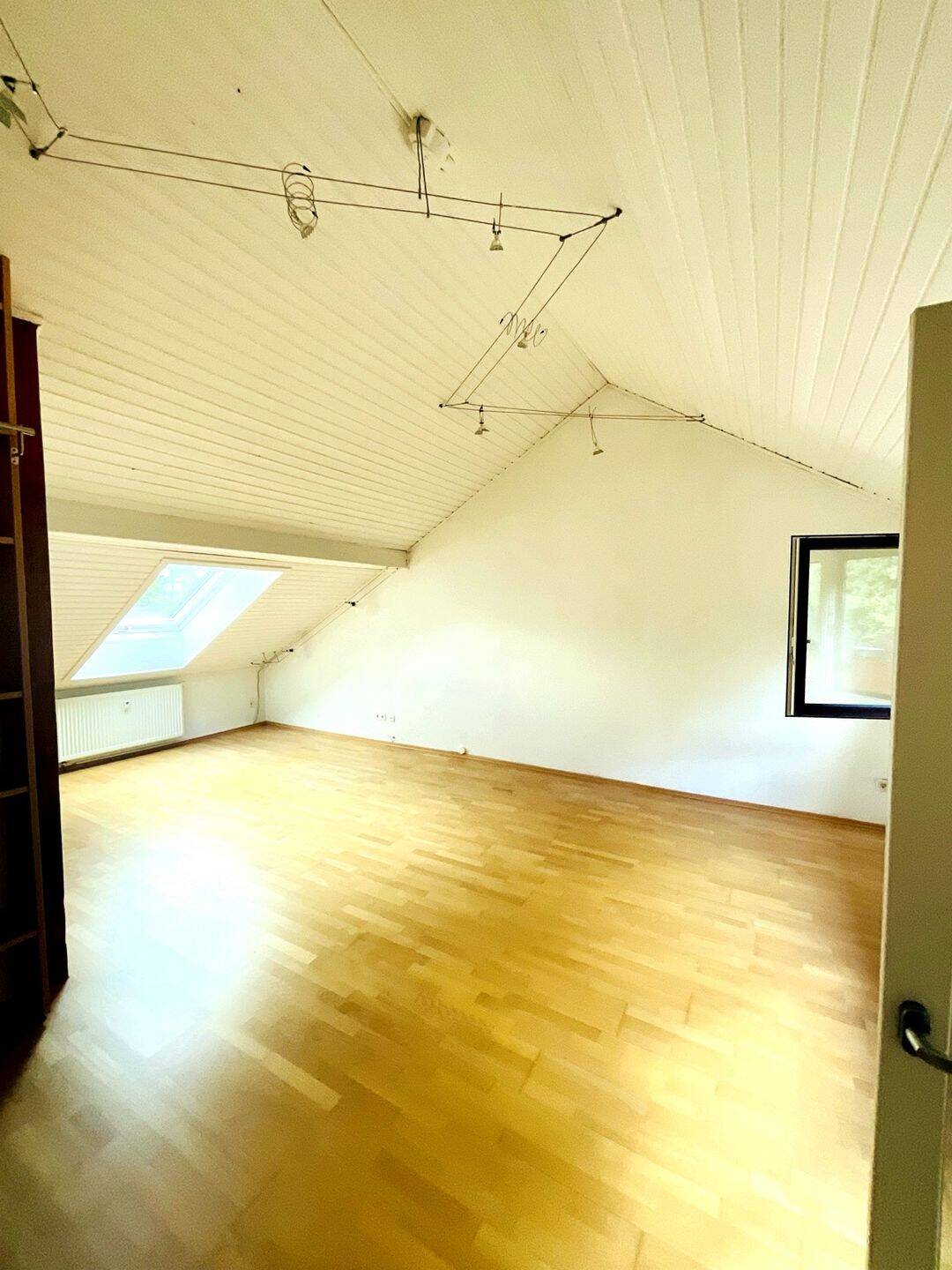 3-Zimmer Dachgeschoss-Idylle am Waldrand mit Garage, Loggia und Freisitz, 92660 Neustadt a.d. Waldnaab