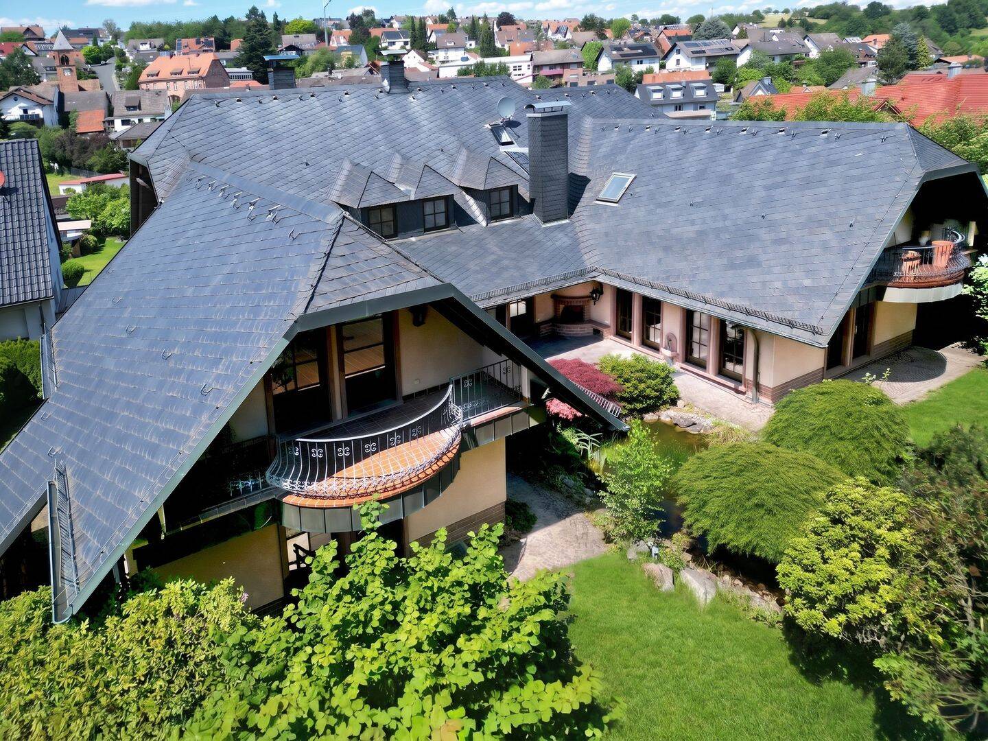 Traditionelle Unternehmervilla mit Haibacher Geschichte, 63808 Haibach