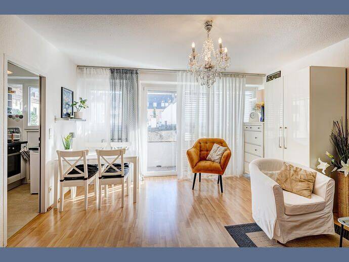 Möbliert: Bestlage! Große 1-Zimmer Wohnung mit sonnigem Balkon, 80799 München (Maxvorstadt Schwabing-Freimann Schwabing-West)