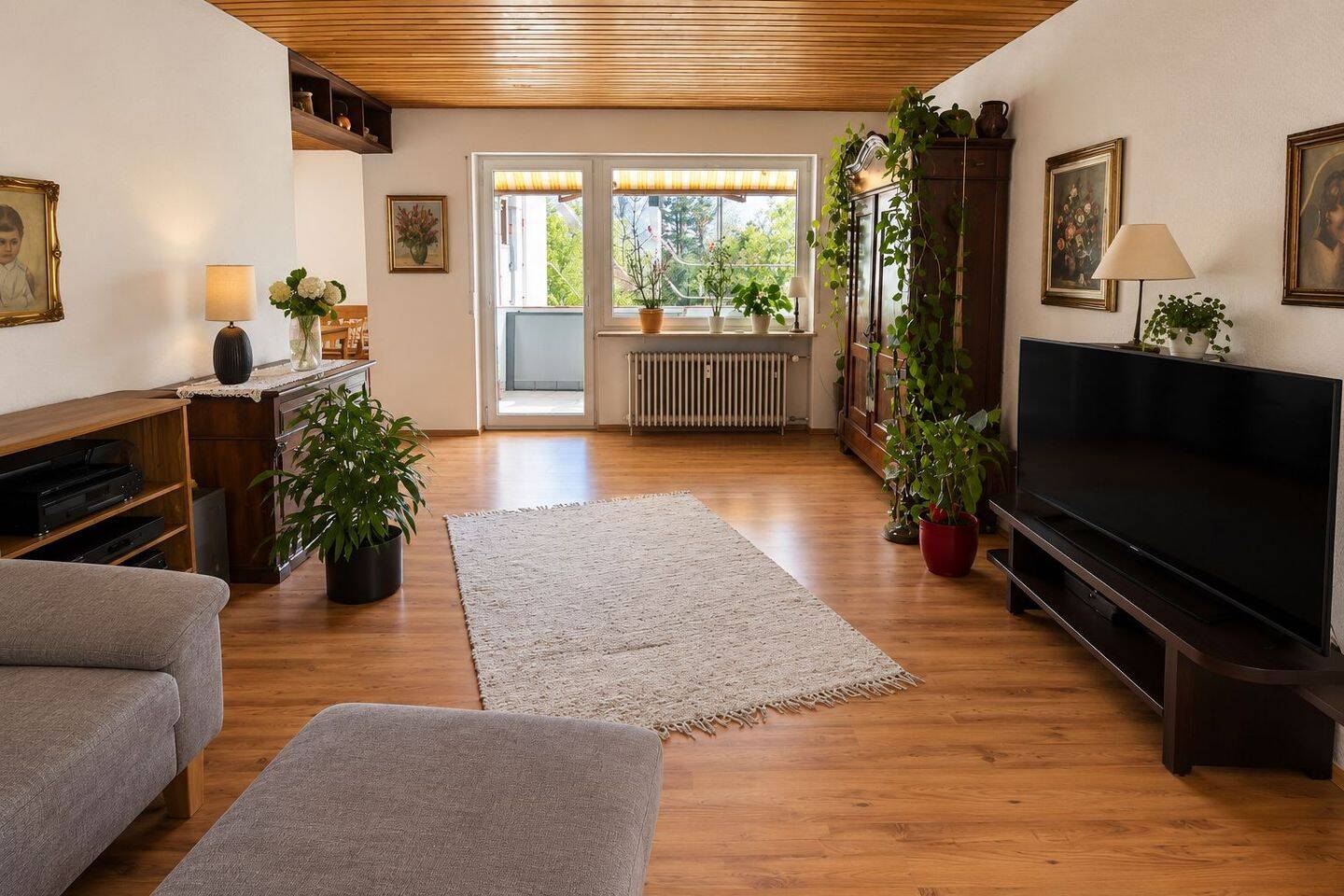 Großzügige 4½-Zimmer-ETW, 124 m² + drei Loggien im 2.OG, mit PKW Stellplatz, in guter Lage von Walldorf zu verkaufen, 69190 Walldorf