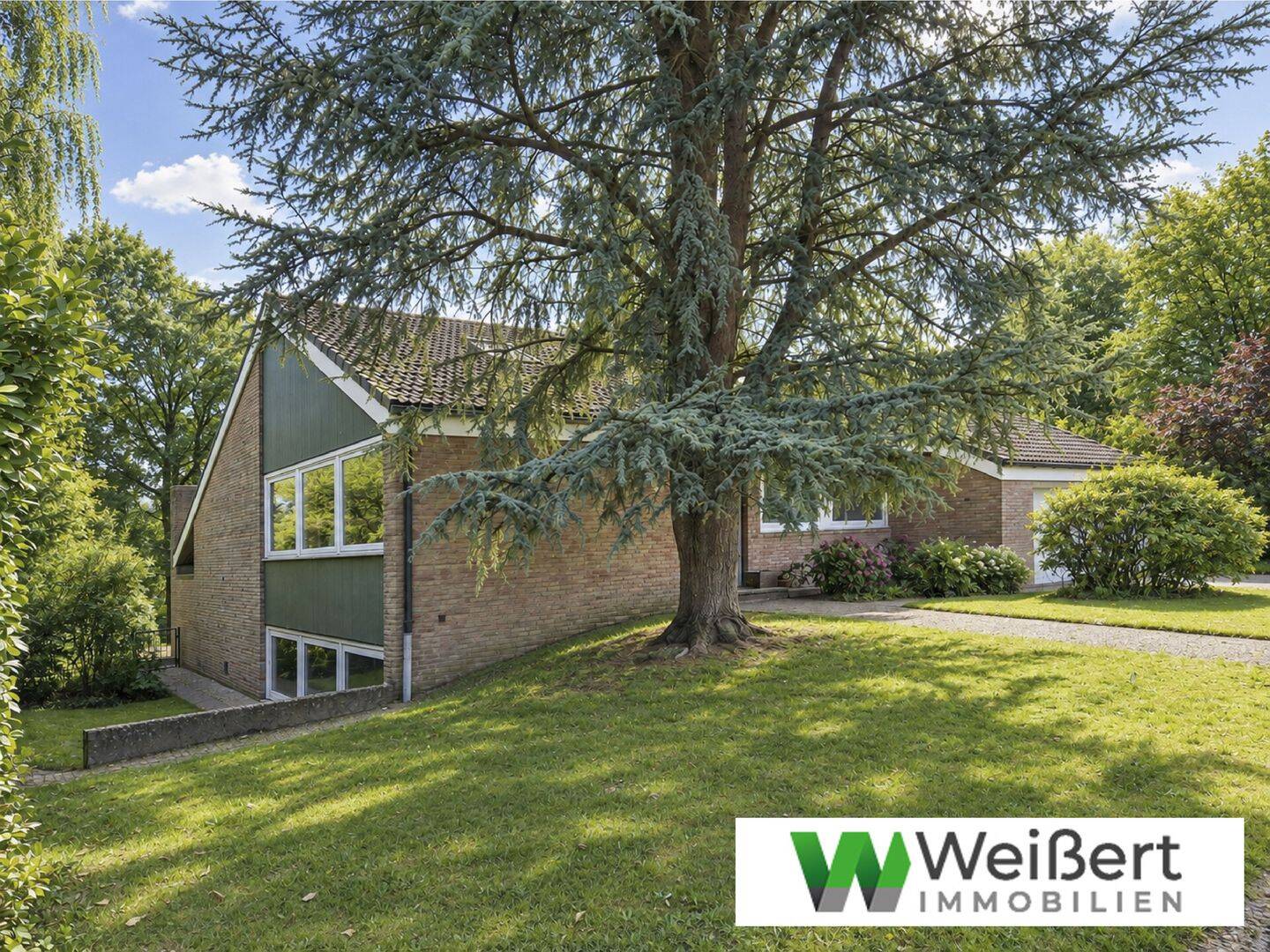 Einzigartig Wohnen mit Seeblick – außergewöhnliches Architektenhaus auf 2.149 m² in Bestlage, 25524 Itzehoe