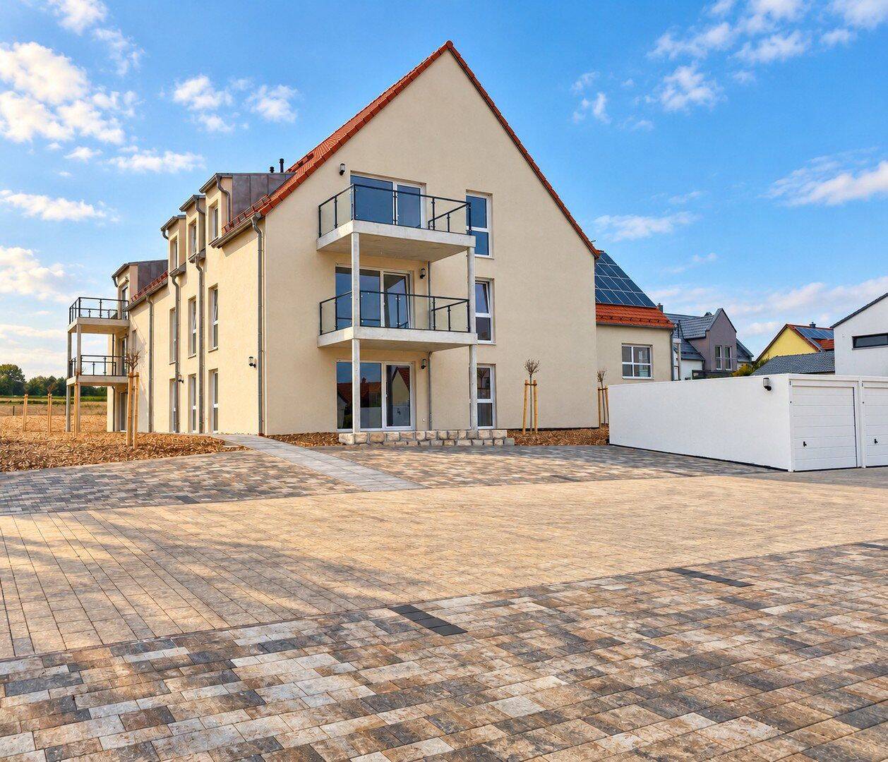 Großzügige 2,5-Zimmer-Erdgeschosswohnung mit Terrasse in Hemau, 93155 Hemau