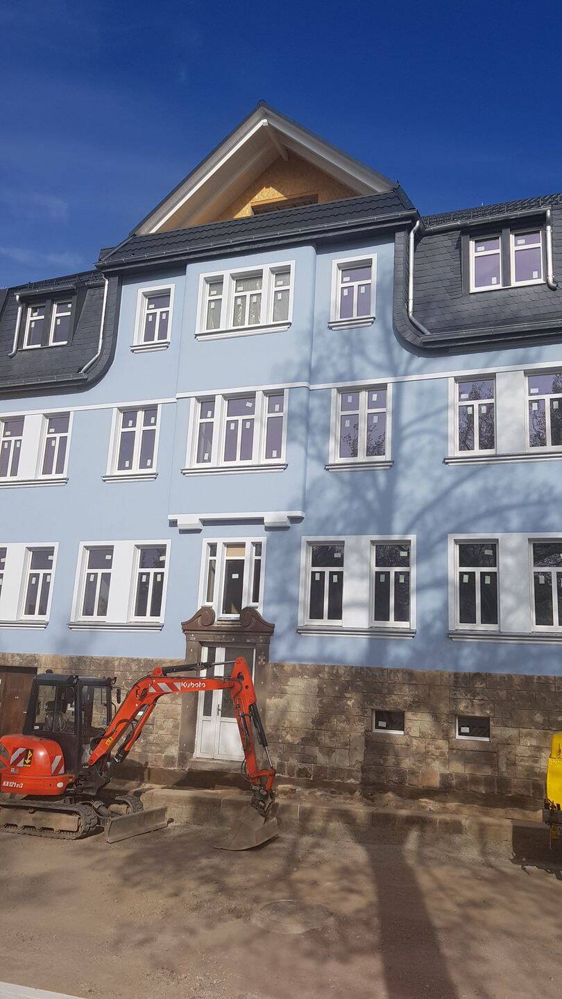 TOP – 3- Zimmerwohnung im OG mit Fahrstuhl, Balkon + Garage, 9212 Limbach-Oberfrohna
