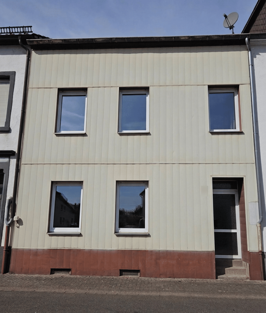 Konz – Gepflegtes Reihenmittelhaus mit großem Grundstück, Garage und Ausbaupotenzial, 54329 Konz