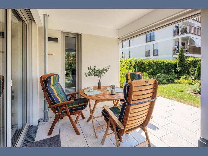 Möbliert: Neuwertig möblierte Neubau-Gartenwohnung in Neuried, 82061 Neuried