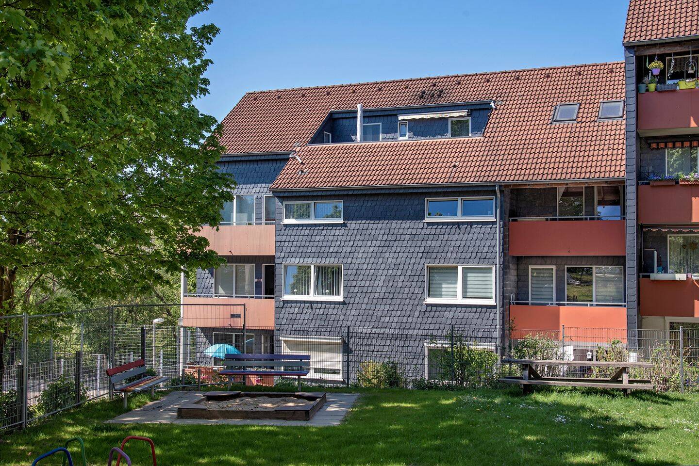 Attraktive Wohnung mit großzügigem Wohnbereich und Balkon, 42857 Remscheid (Innen Nord Süd West)