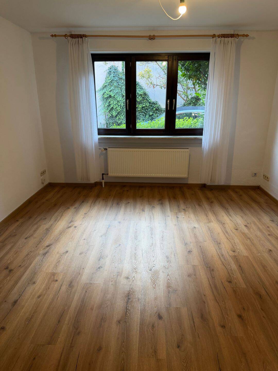 Schöne 3 Zimmer Wohnung im EG. Einbauküche, Bad mit Duschwanne, liegt hinten im Hof, in der Altstadt von Flörsheim., 65439 Flörsheim am Main