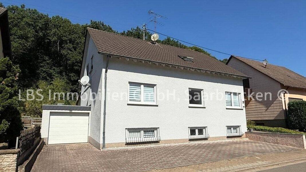 Großes, renoviertes Einfamilienhaus mit Garage und Garten in Beckingen-Haustadt – 6ZKB – 200 m² Wfl., 66701 Beckingen