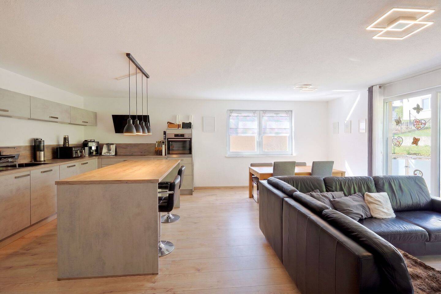 Sonnige 4-Zimmer-Wohnung mit idealer Raumaufteilung, 71691 Freiberg am Neckar
