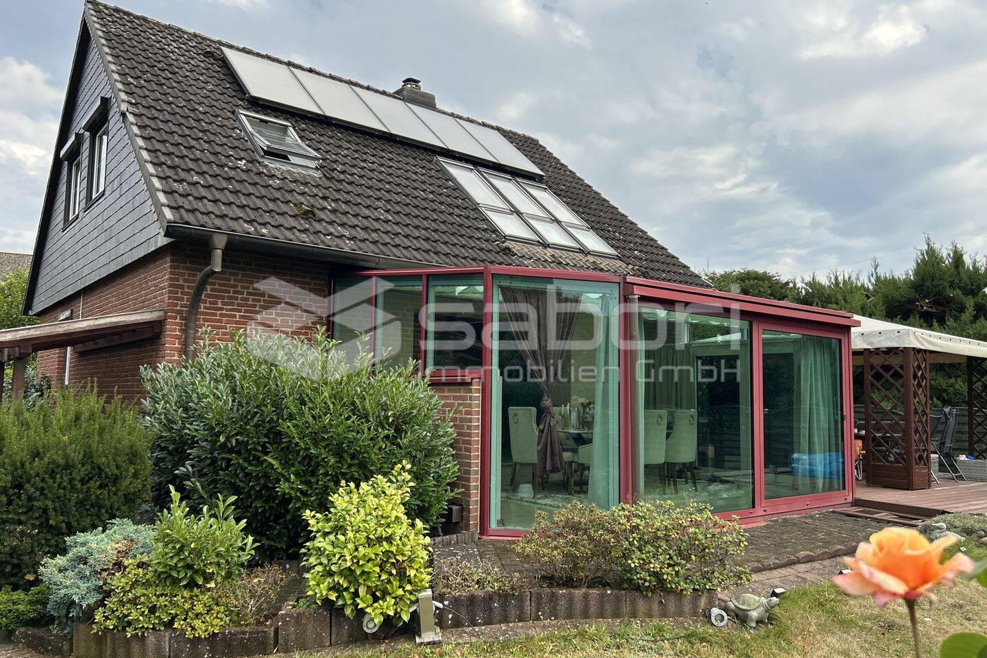 Charmantes Einfamilienhaus mit Wintergarten und Garage in Norderstedt-Friedrichsgabe, 22844 Norderstedt
