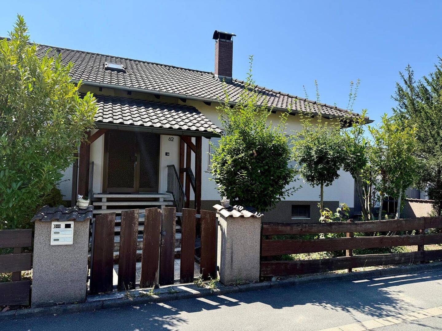 BBungalow mit Einliegerwohnung auf riesigen Grundstück, 91074 Herzogenaurach