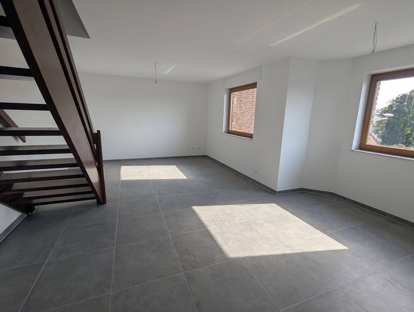 Komplett sanierte 3-Zimmer-Maisonettewohnung mit 2 Bädern in zentraler aber ruhiger Lage, 52249 Eschweiler