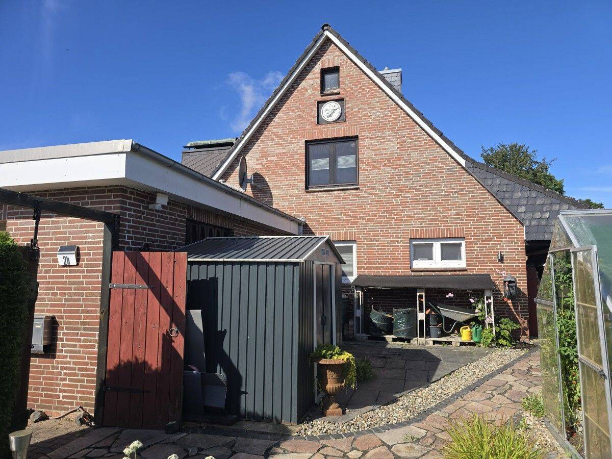 Modernisiertes verbundenes EFH mit Kaminofen, Süd- Terrasse und Garage in beliebter Ortslage, 21514 Klein Pampau