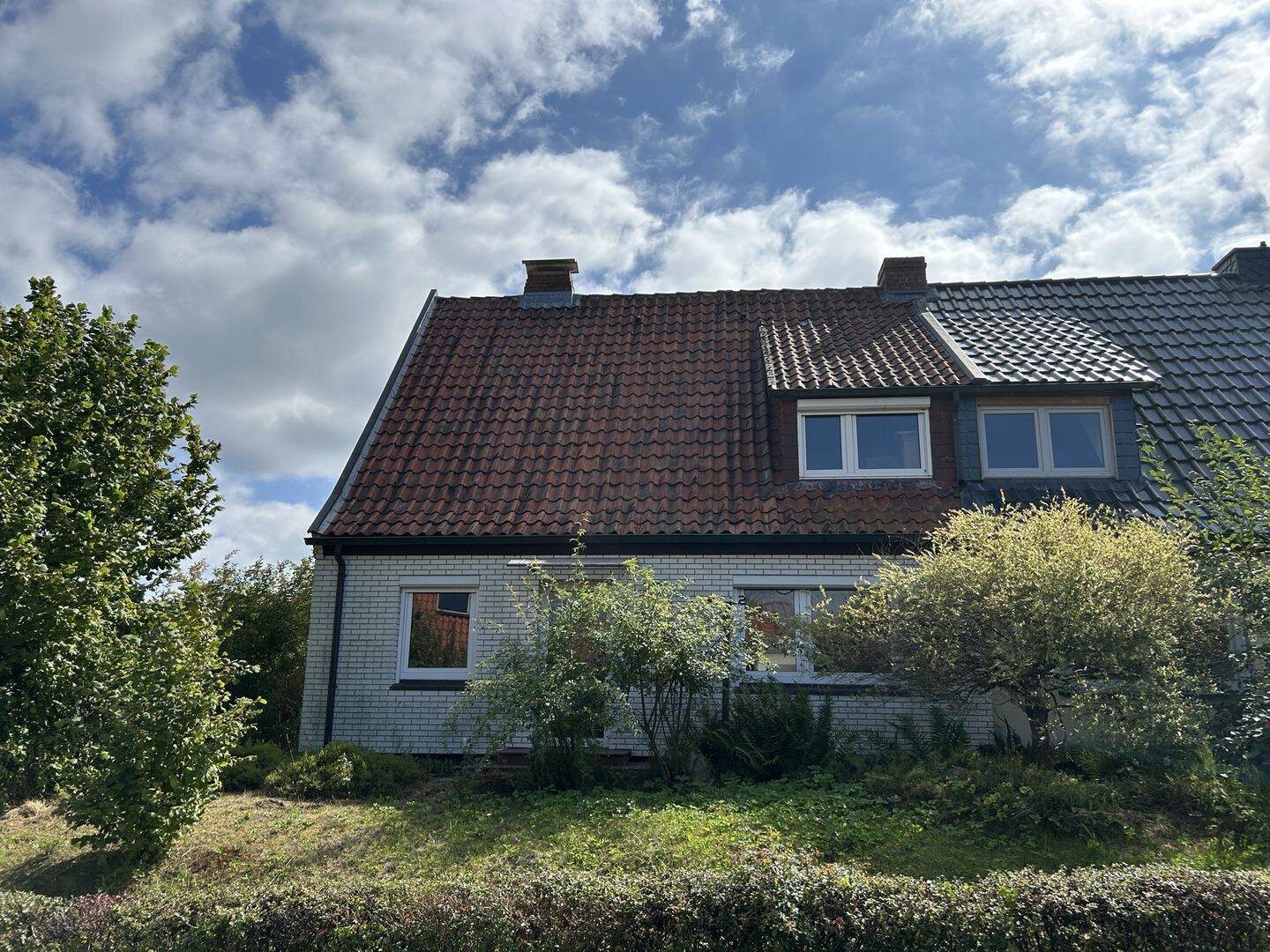 Sanierungsbedürftige DHH mit Nebengebäude + 2 Garagen auf großem Grundstück in Bleckede OT Alt Garge, 21354 Bleckede