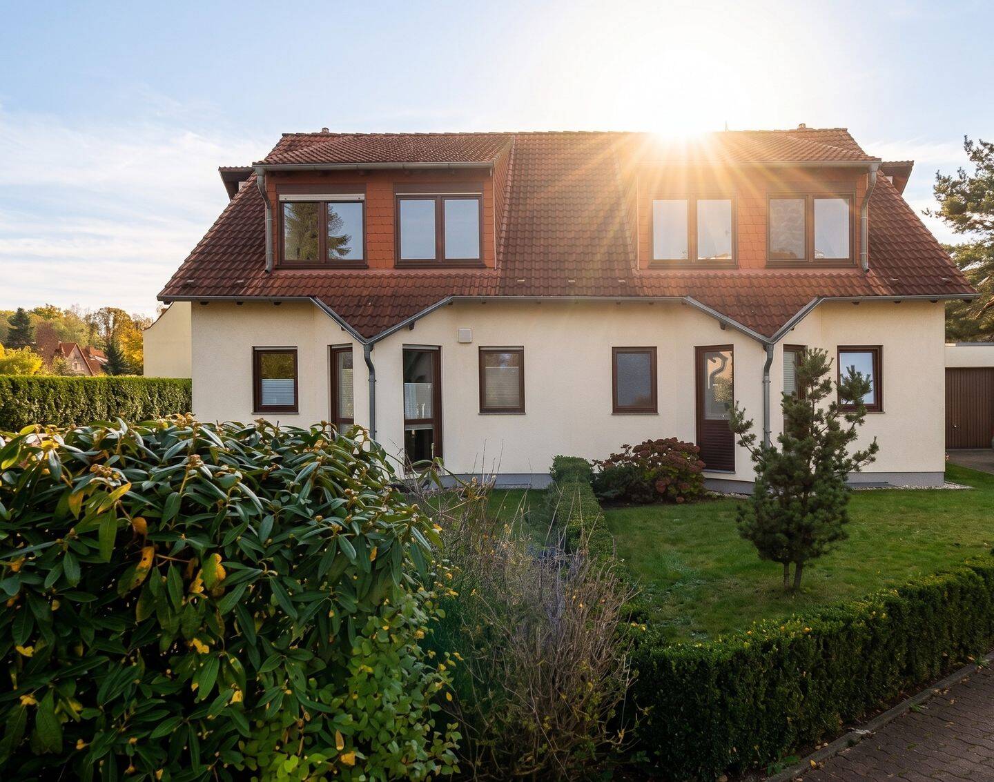 Gepflegte Doppelhaushälfte mit großzügigem Grundstück, Terrasse und Garage in Maßlau, 6237 Leuna