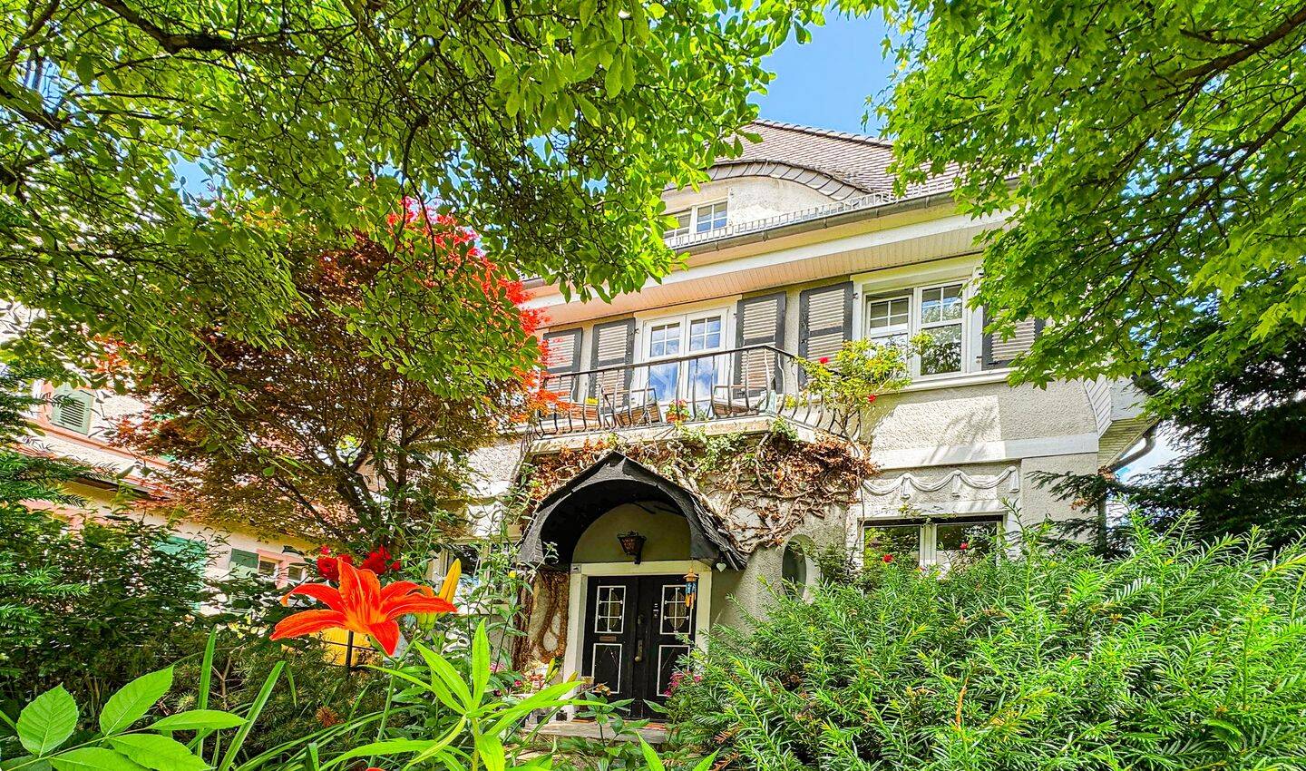 Gründerzeitvilla mit Pool am Urselbach: Naturidyll sucht Liebhaber für den letzten Feinschliff!, 60439 Frankfurt am Main (Heddernheim Kalbach Niederursel Praunheim)