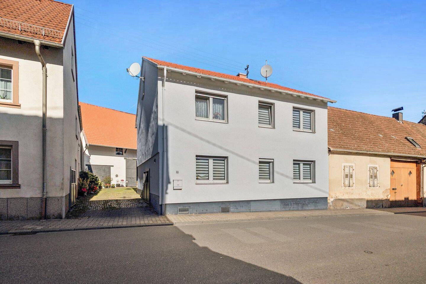 Charmantes Sandsteinhaus mit großzügigem Innenhof, überdachter Terrasse und besonderem Wohncharakter, 67727 Lohnsfeld