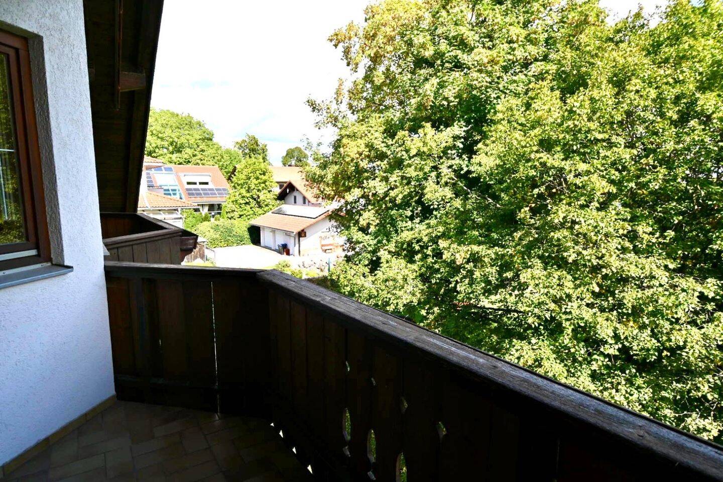 Charmante 3-Zimmer-Dachgeschosswohnung mit zwei Balkonen und Stellplatz in bevorzugter Wohnlage, 83278 Traunstein