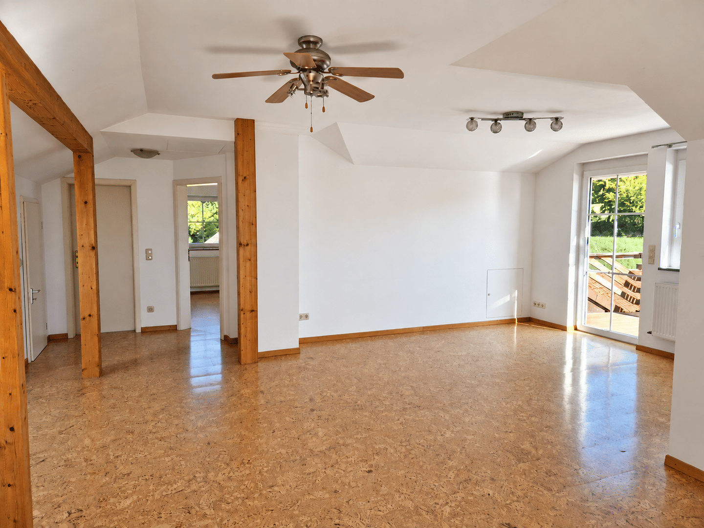Schöne 2-Zimmer Wohnung mit EBK u. Balkon, 92331 Parsberg
