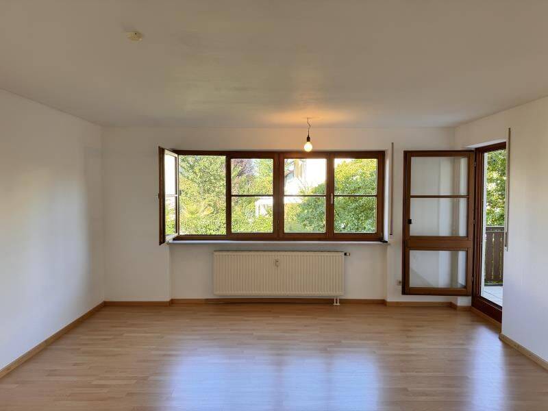 großzügige 2-Zimmer-Erdgeschosswohnung mit Balkon und Stellplatz in ruhiger Lage von Weilheim, 82362 Weilheim i. OB