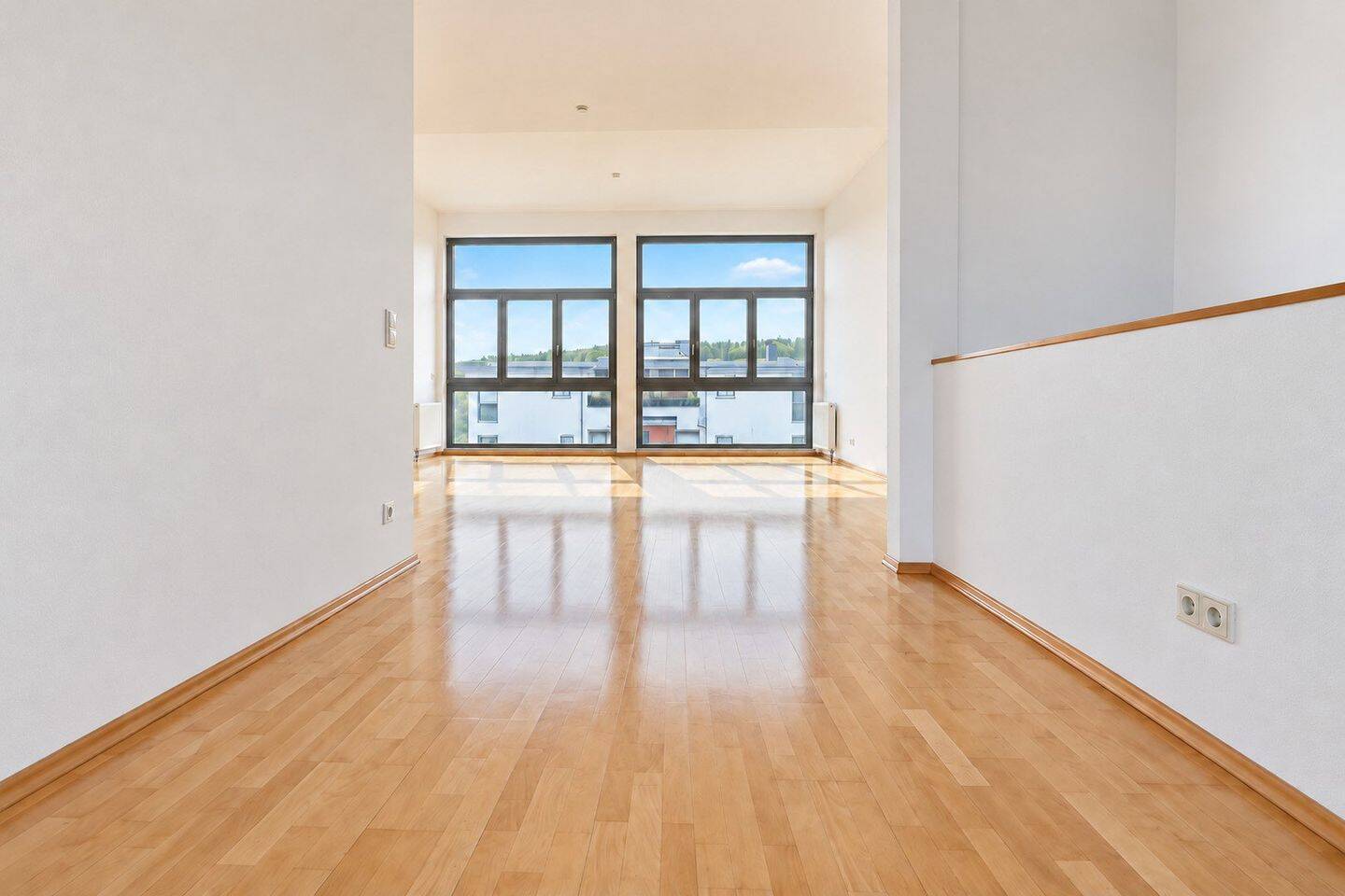 Von Privat: Maisonette mit Weitblick – Dachterrasse & Loggia im Camp King, 61440 Oberursel (Taunus)