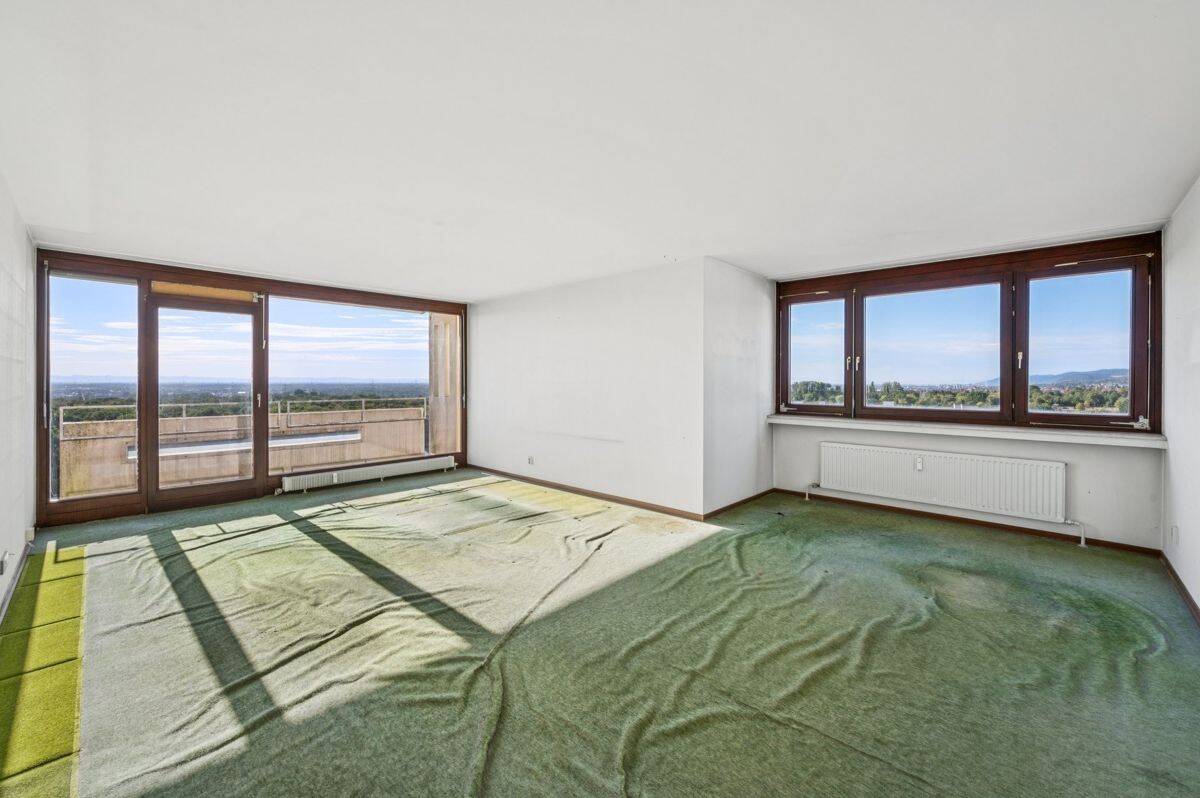 Großzügige 4-Zimmer-Wohnung mit zwei Loggien, Aufzug und Stellplatz zur Modernisierung, 69168 Wiesloch