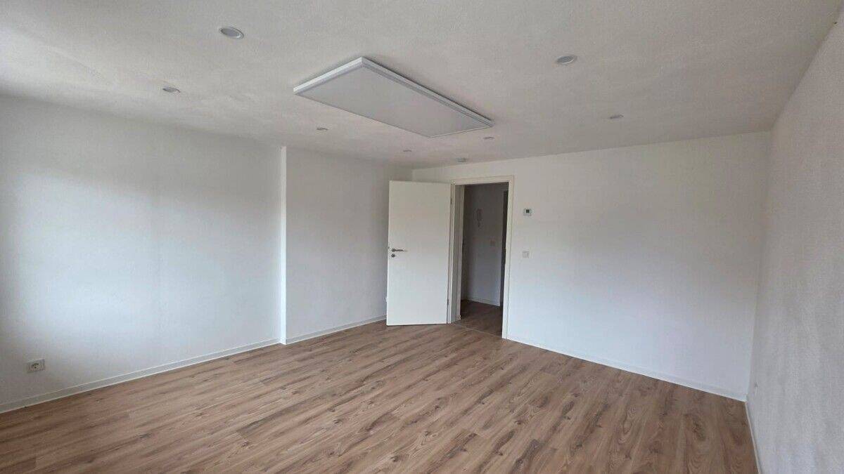 +++Schöne, komplett renovierte und sanierte 3-ZKB-Wohnung in zentraler Lage von Wadern+++, 66687 Wadern