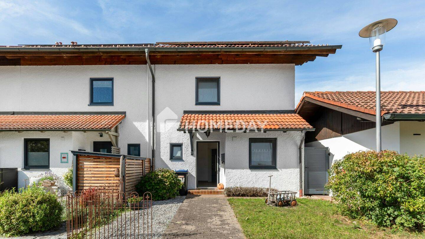 Reihenendhaus mit großem Außenwhirlpool und PV-Anlage, 83371 Traunreut