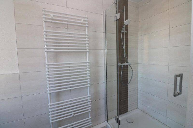 XXL Hoch drei…Etagen-Wohnung mit Wanne, Dusche & Balkon!!!!, 9599 Freiberg
