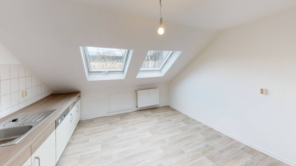 Für Sportliche – Dachgeschosswohnung mit Einbauküche, 9130 Chemnitz (Hilbersdorf Sonnenberg Yorckgebiet Zentrum)