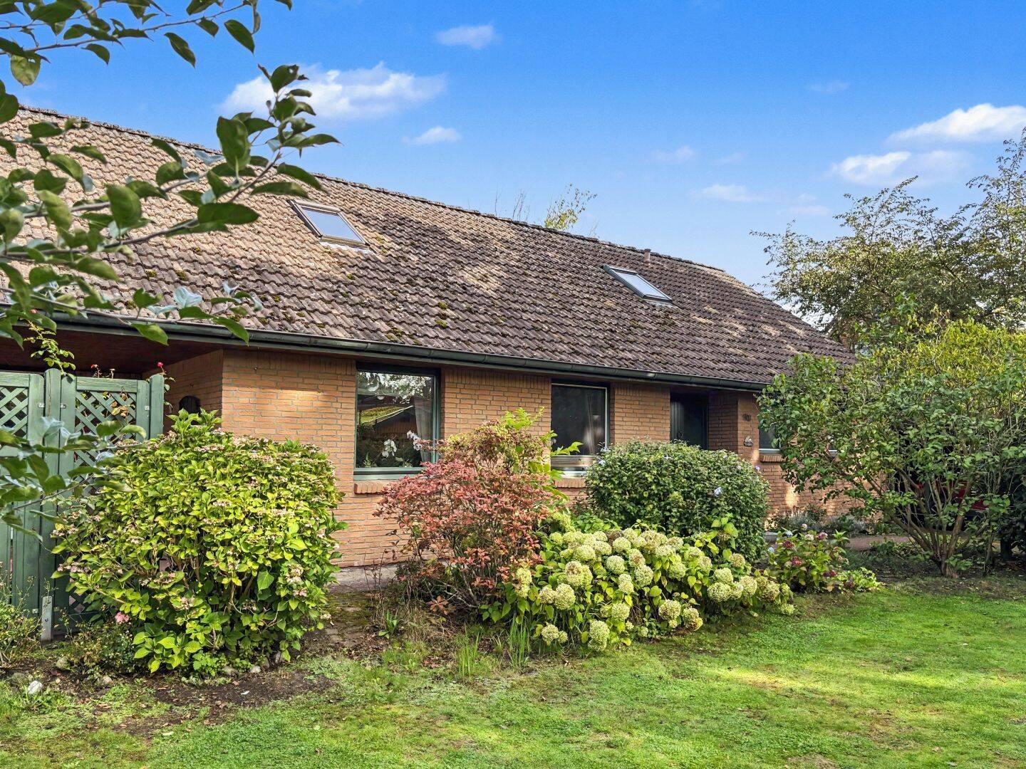 Gepflegtes, freistehendes Einfamilienhaus mit Ausbaureserve: Ihr neues Zuhause in Moorrege, 25436 Moorrege