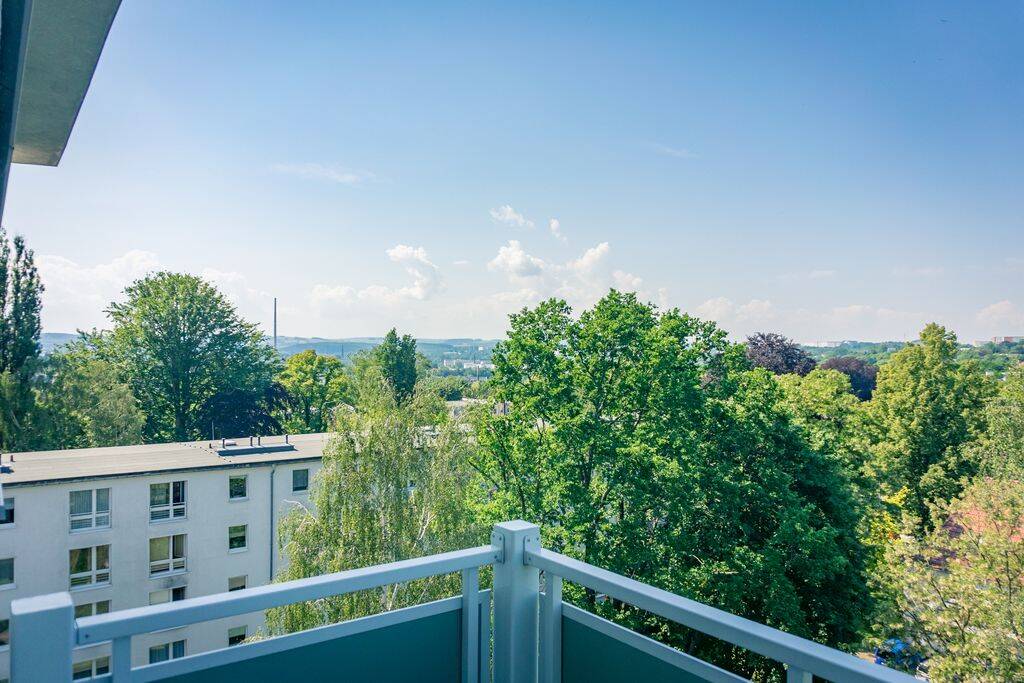 3-Zimmer-Wohnung mit 2 Balkonen, 9119 Chemnitz (Helbersdorf Kapellenberg Kappel Zentrum)