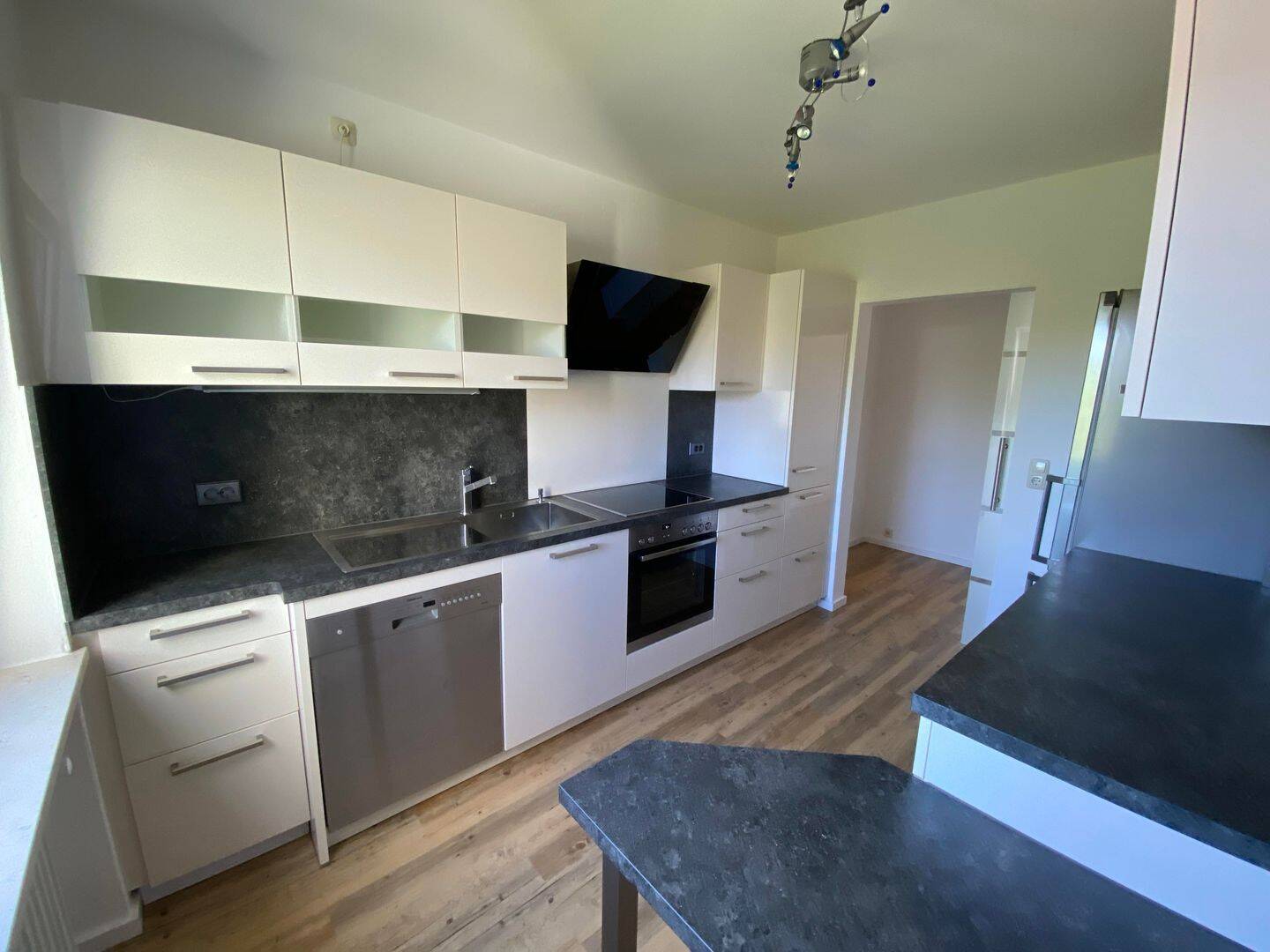 Zentral gelegene 4-Zi.-Wohnung mit großem Südbalkon, KFZ- Stellplatz in Freyung, 94078 Freyung