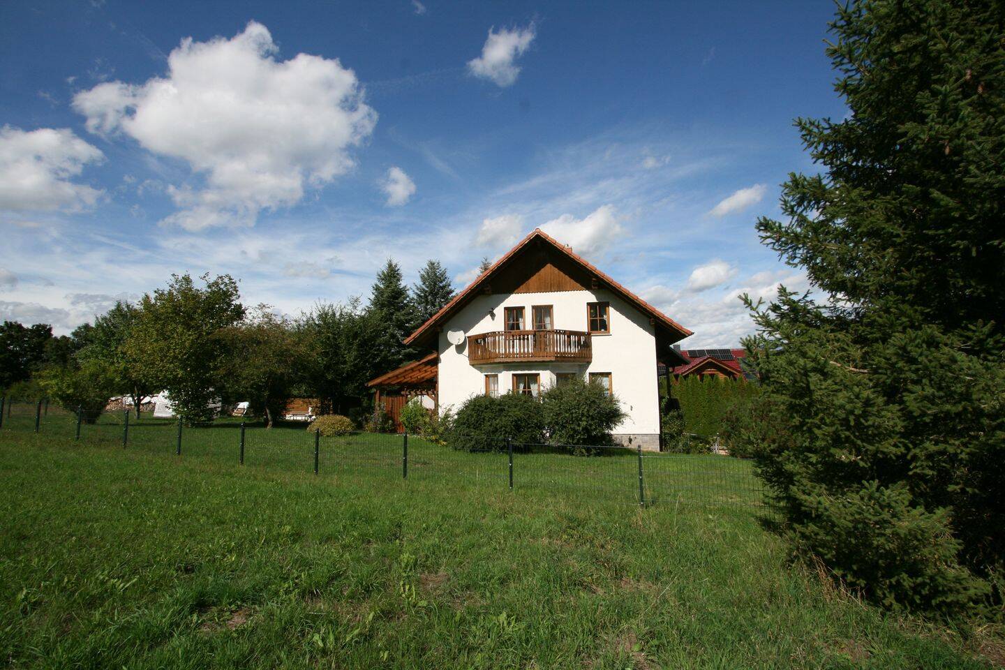 Einfamilienhaus am Ortsrand mit schönem Grundstück in Bibra, 98631 Grabfeld