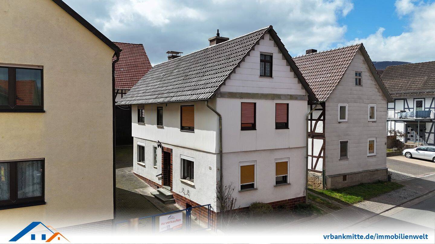 Wohnhaus mit großzügigem Grundstück und vielseitiger Scheune, 37297 Berkatal