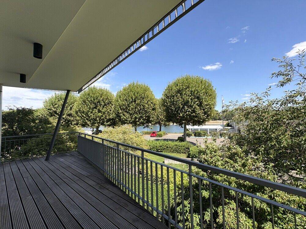 Exklusive 3-Zimmer-Wohnung mit Balkon und TG-Stellplatz in erster Rheinlage, 67061 Ludwigshafen am Rhein (Mitte Süd)