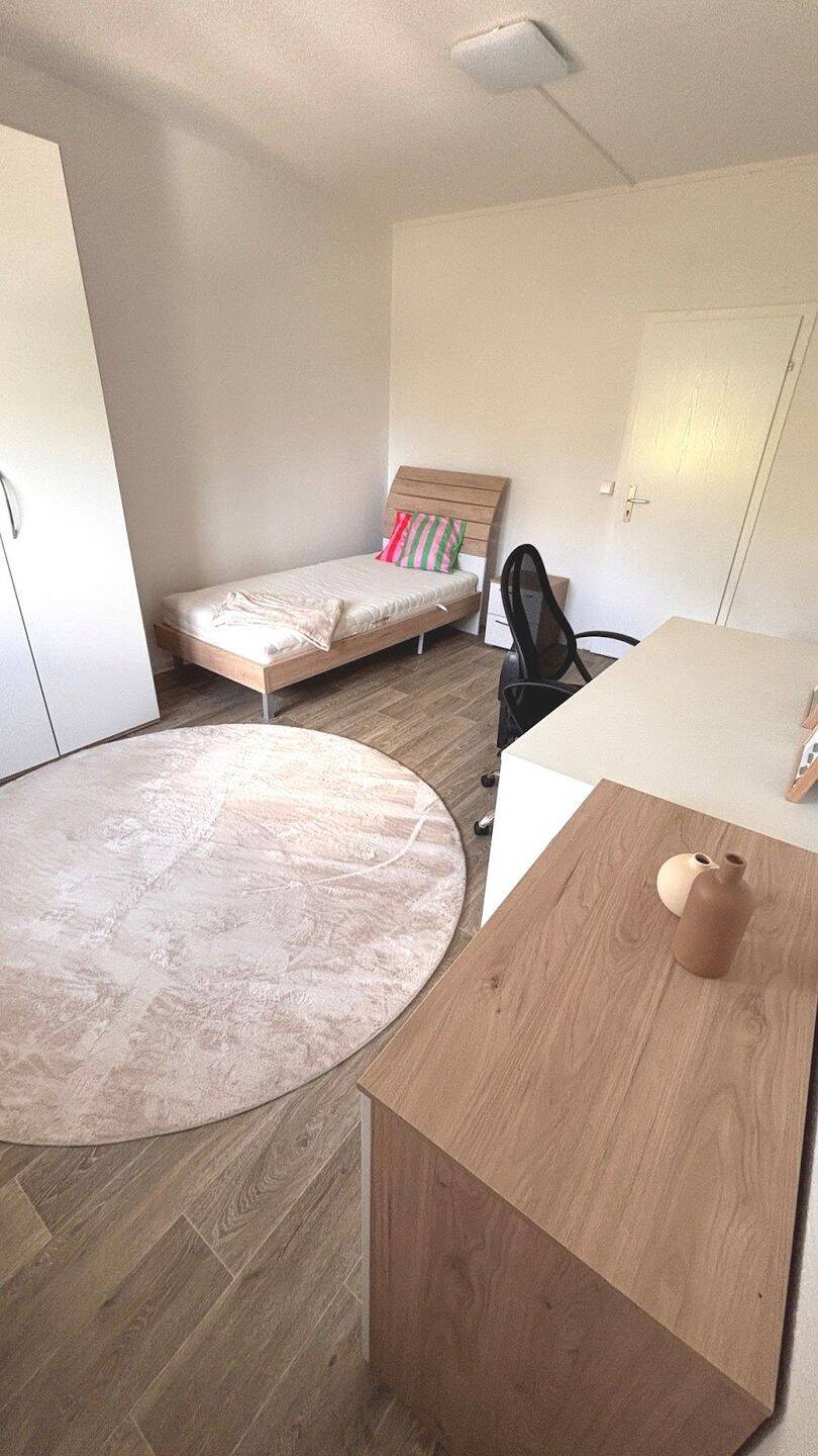WG-Zimmer mit Balkon und Küche, 7552 Gera (Bieblach-Ost Langenberg Roschütz Stublach)