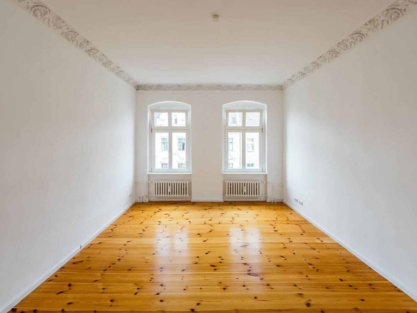 Altbaucharme im Herzen des Wrangelkiezes: 3-Zimmer-Wohnung mit Stuck, 10997 Berlin (Friedrichshain-Kreuzberg Kreuzberg)
