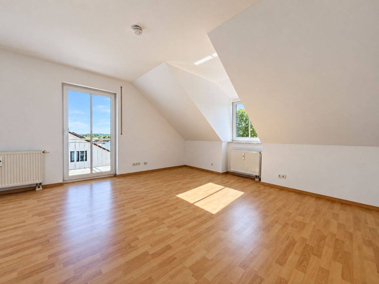 Sonniges Apartment in ruhiger Lage mit großem Balkon – Fußläufig zur Uniklink Regensburg, 93053 Regensburg (Galgenberg Kasernenviertel Kumpfmühl-Ziegetsdorf-Neuprüll Oberisling-Graß)