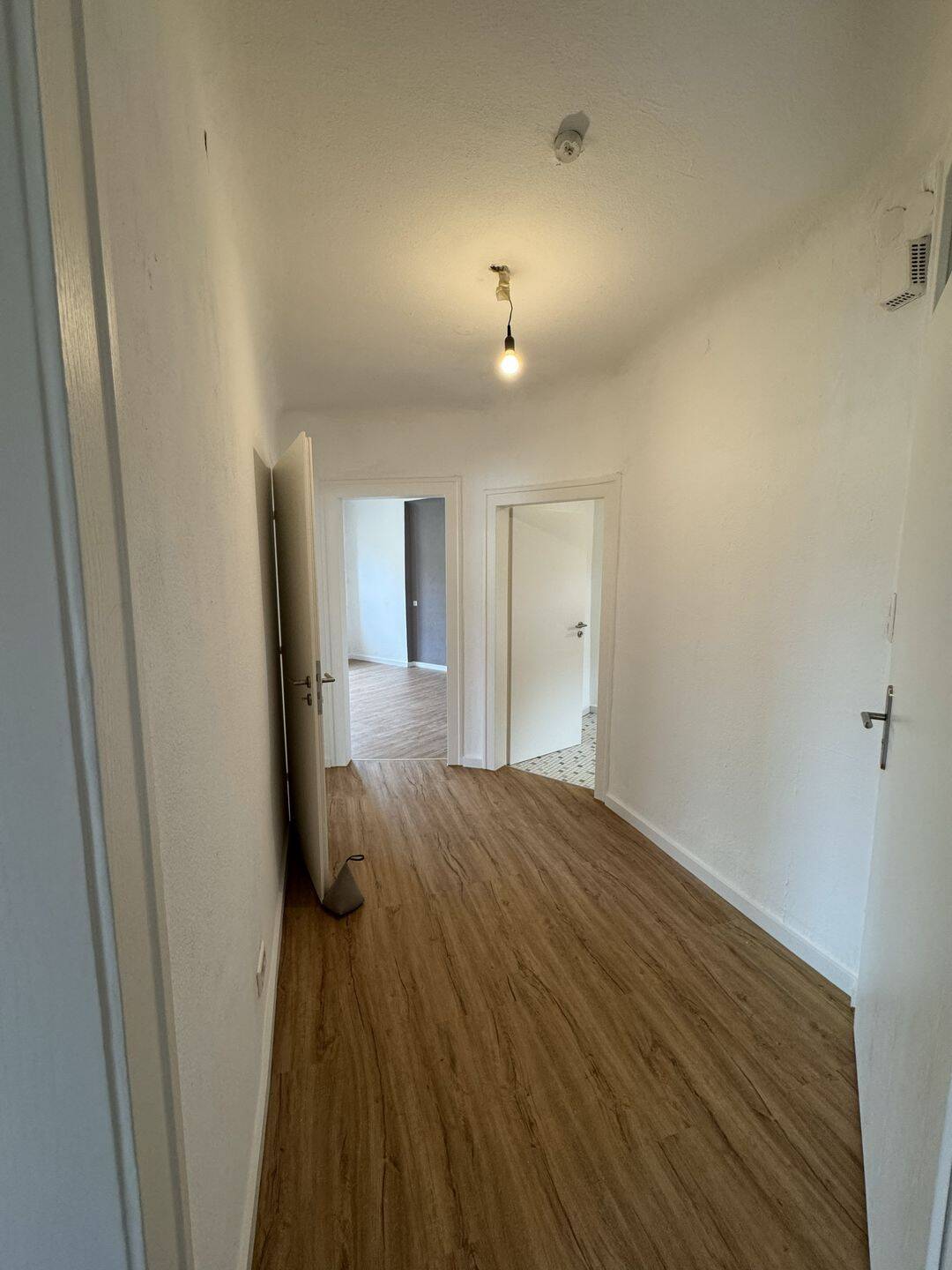 3-Zimmer-Altbauwohnung mit Veranda in Stuttgart-Ost, 70184 Stuttgart (Frauenkopf Mitte Ost Süd)