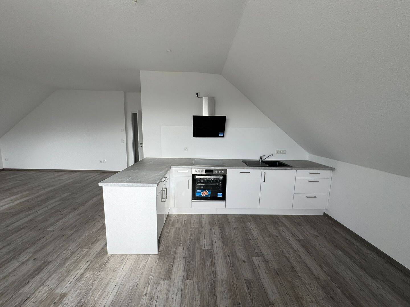 Großzügige 4-Zimmer-Wohnung im Obergeschoss – Klimaanlage, offener Wohnbereich & viel Stauraum, 49632 Essen (Oldenburg)