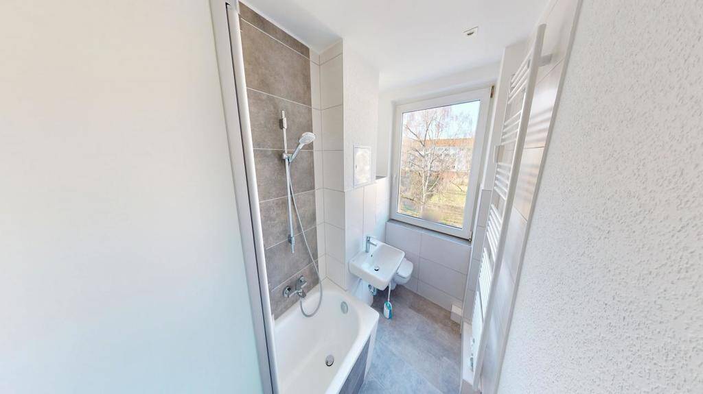 NEU saniert – Duschaufsatz aus Echtglas – Deckenspots – 7m² großer Balkon, 9114 Chemnitz (Borna-Heinersdorf Ebersdorf Furth Glösa-Draisdorf Schloßchemnitz)