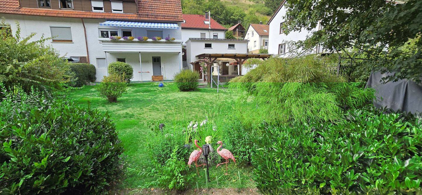 Gepflegte Doppelhaushälfte als 2-Familienhaus mit großem Garten & Weitblick, 72574 Bad Urach