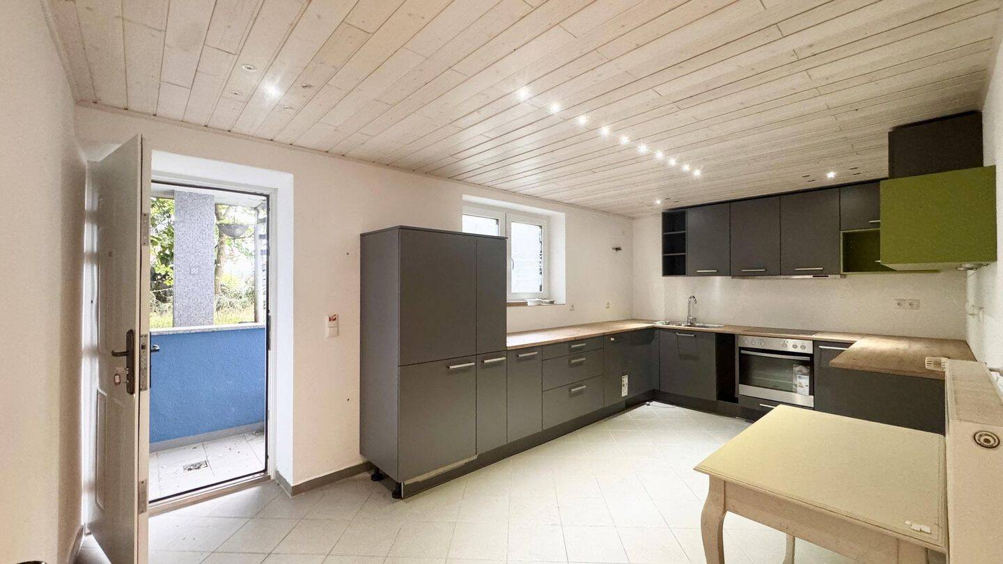 Große 2-Zimmer-Wohnung mit neuer Einbauküche & eigenem Eingang – ab sofort, 96182 Reckendorf