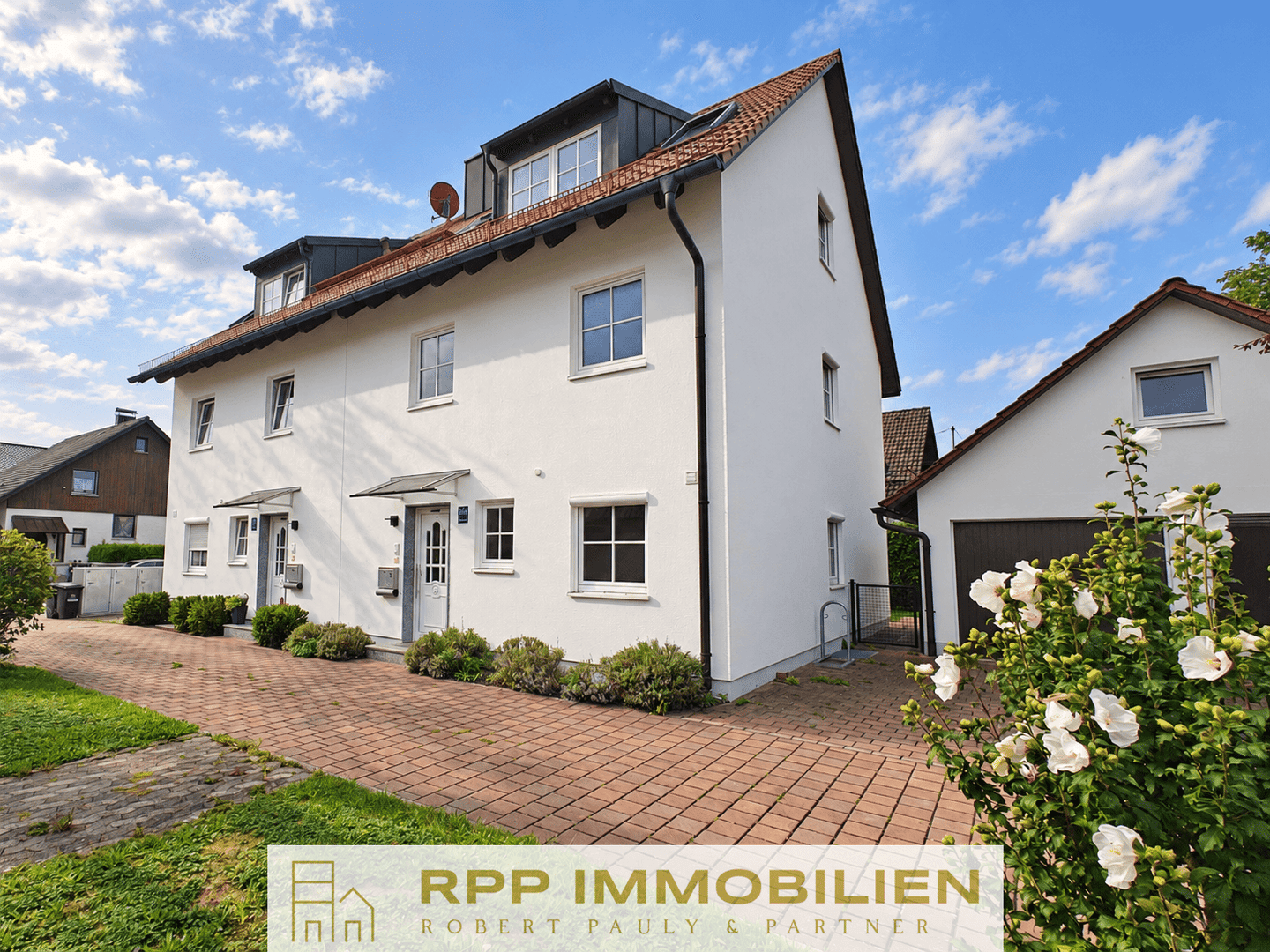 Stilvolle Doppelhaushälfte mit viel Platz zum Wohnfühlen in begehrter Lage, 85716 Unterschleißheim