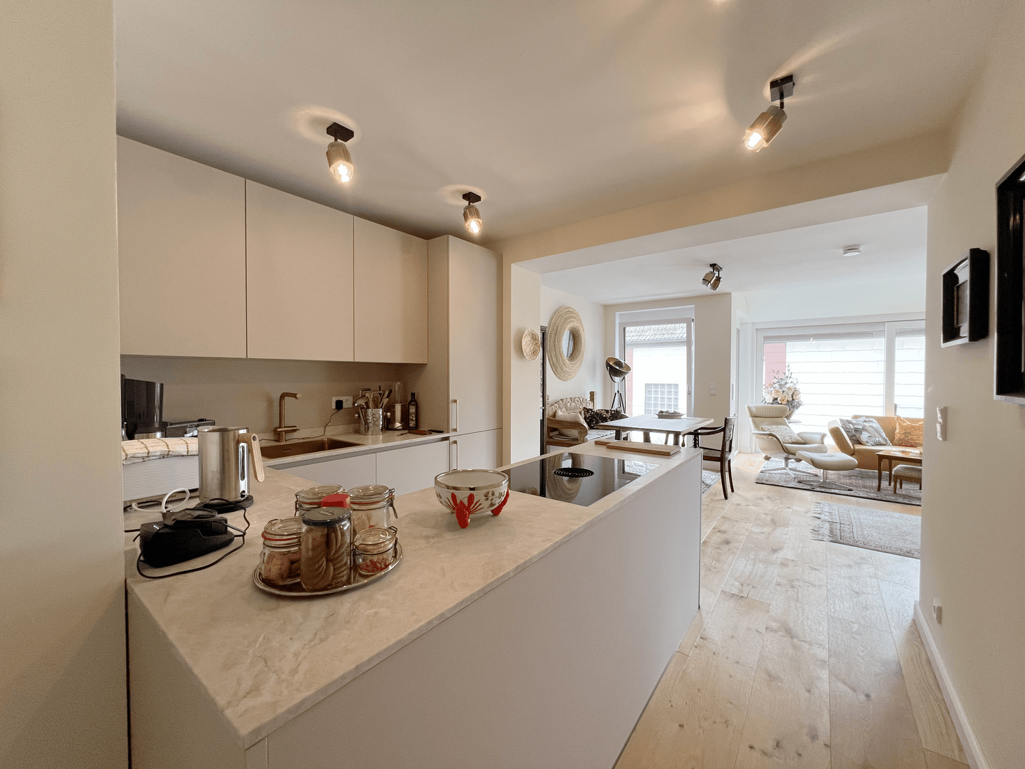 STILVOLLE 3-ZIMMER-WOHNUNG MIT BALKON, 80935 München (Feldmoching-Hasenbergl Milbertshofen-Am Hart)